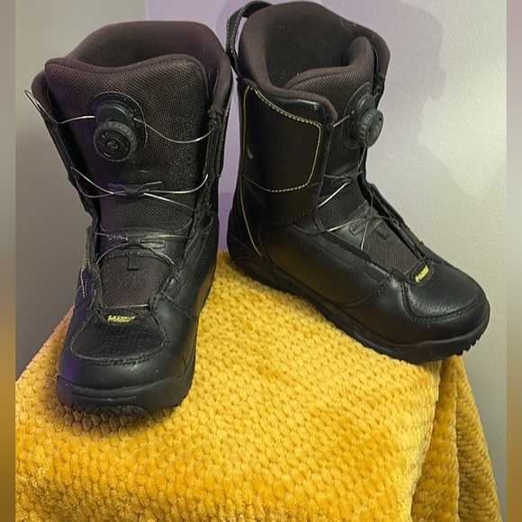 K2 SNOWBOARDING Boots Size 6 Junior - Picture 3 of 4
